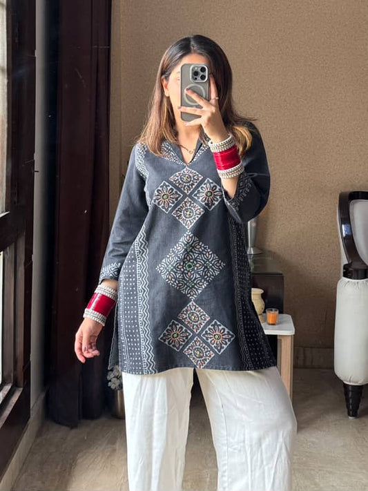 Kaavya Denim Kurti (Women)